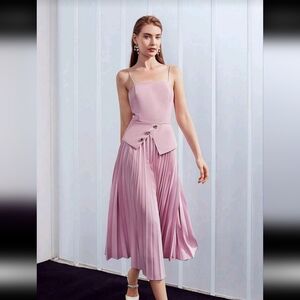 Elegant Pink Pleated Dress – MOTF – Size M – New